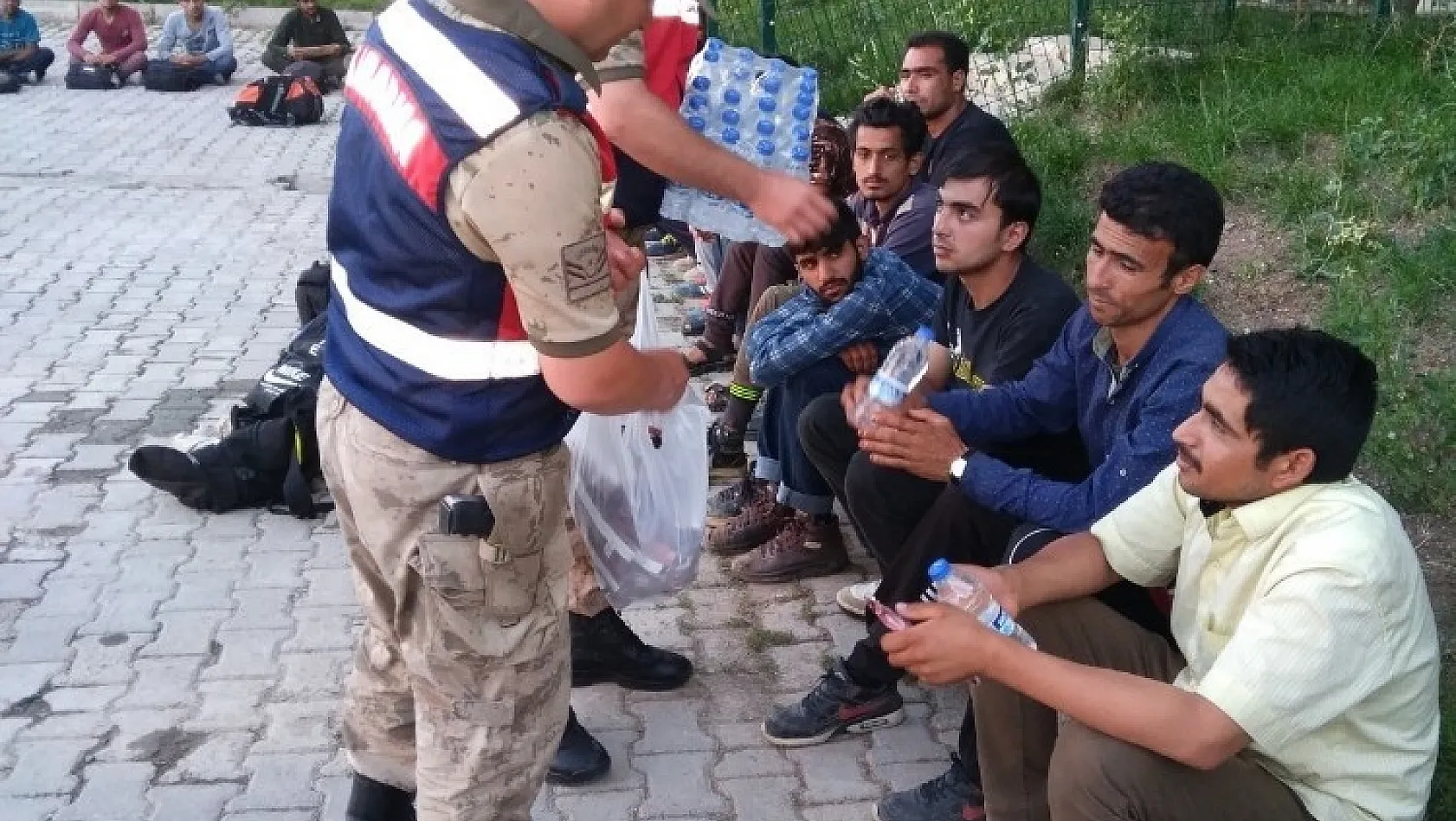 Elazığ'da 60 Afganlı yakalandı 