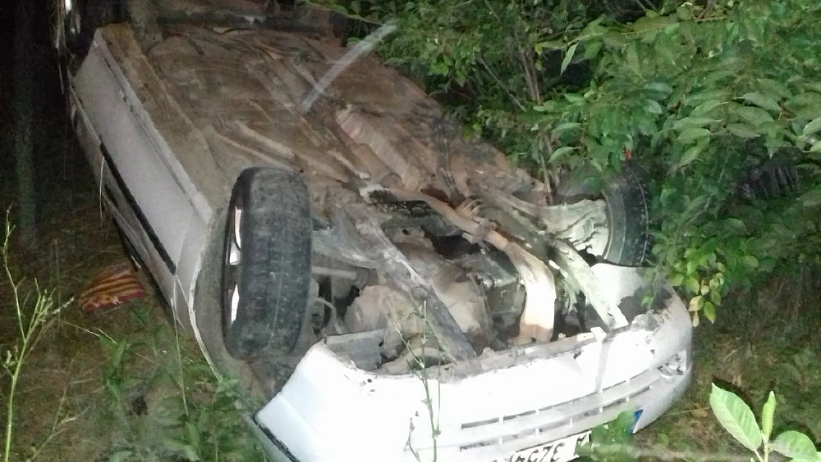 Bingöl'de otomobil şarampole yuvarlandı: 4 yaralı 