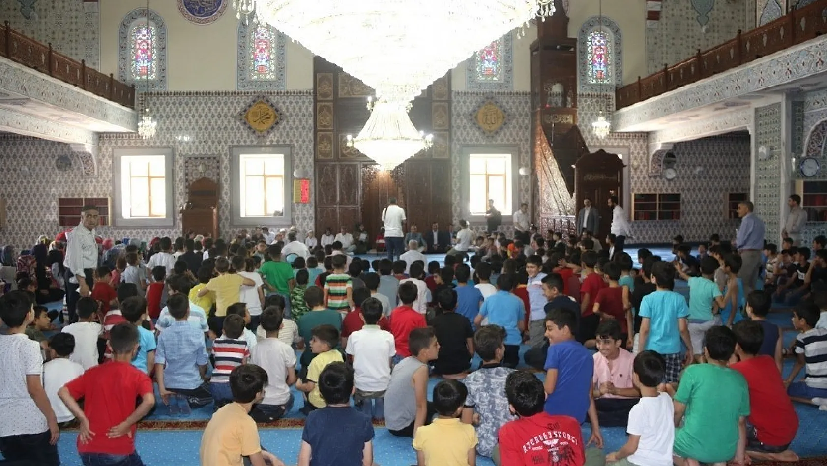 Kuran kursu öğrencileri, 15 Temmuz Şehitleri için dua etti 