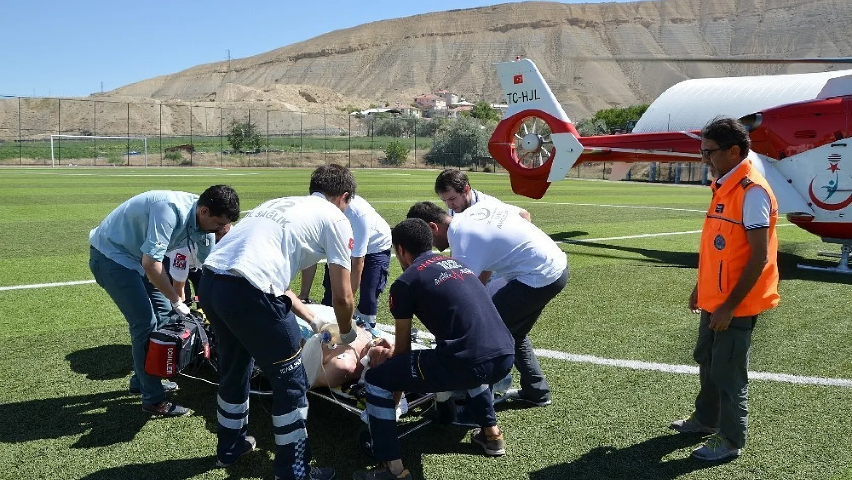 Kalp krizi geçiren vatandaşın imdadına hava ambulansı yetişti 
