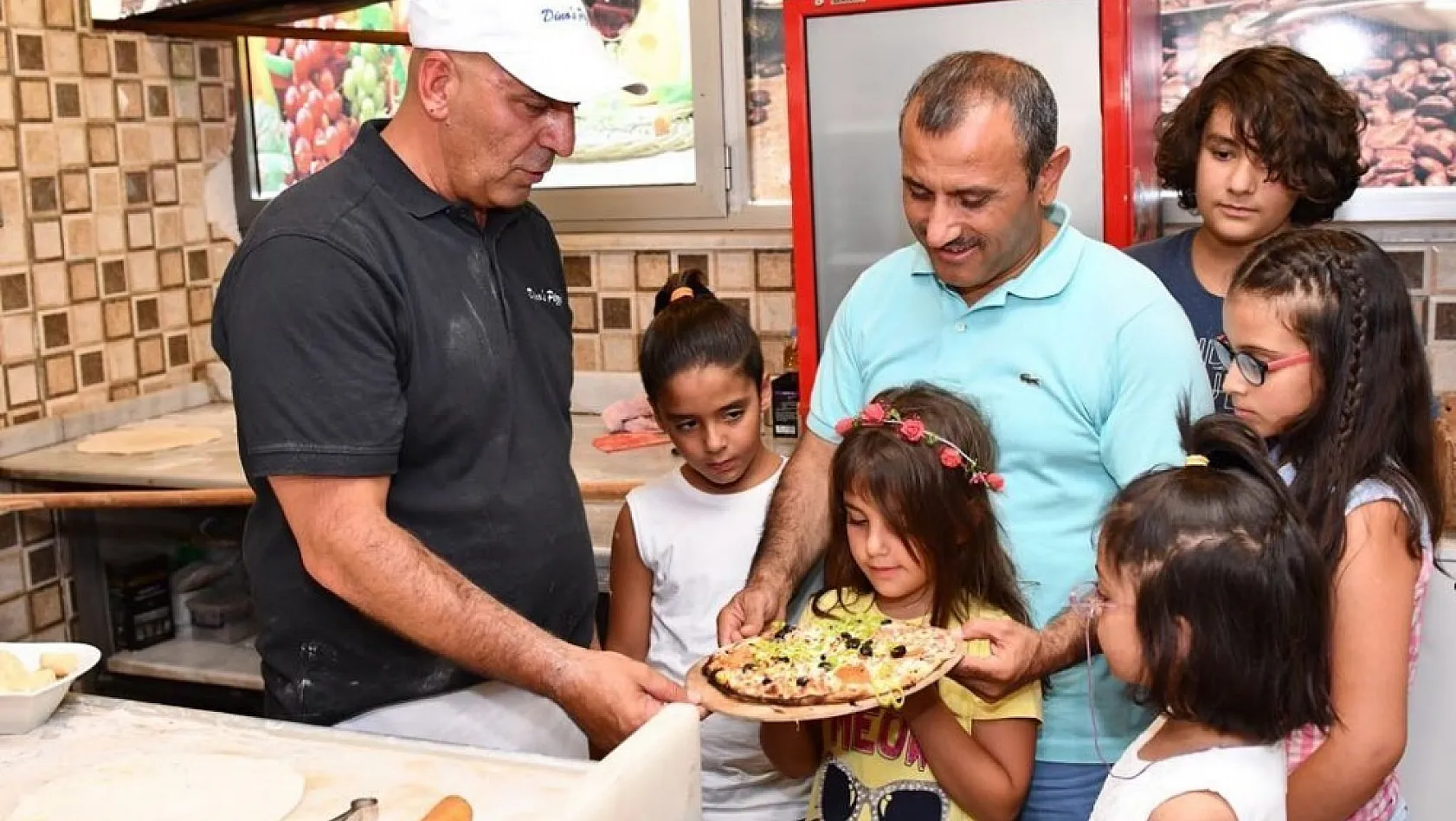 Madonna'ın pizzacısı, Tunceli'de yetim çocuklara pizza yaptı 