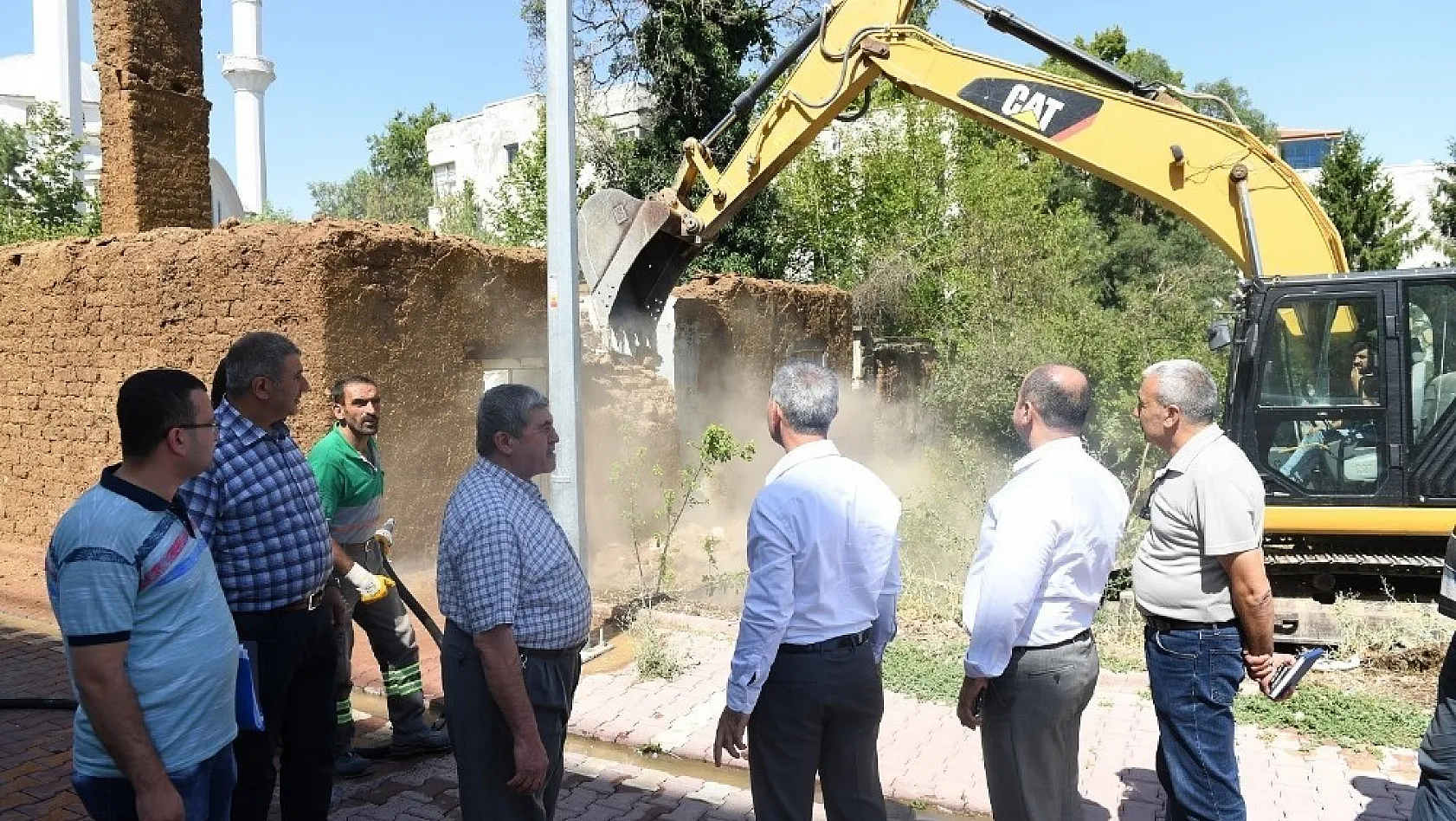 Yeşilyurt Belediyesi 201 adet metruk binayı yıktı 