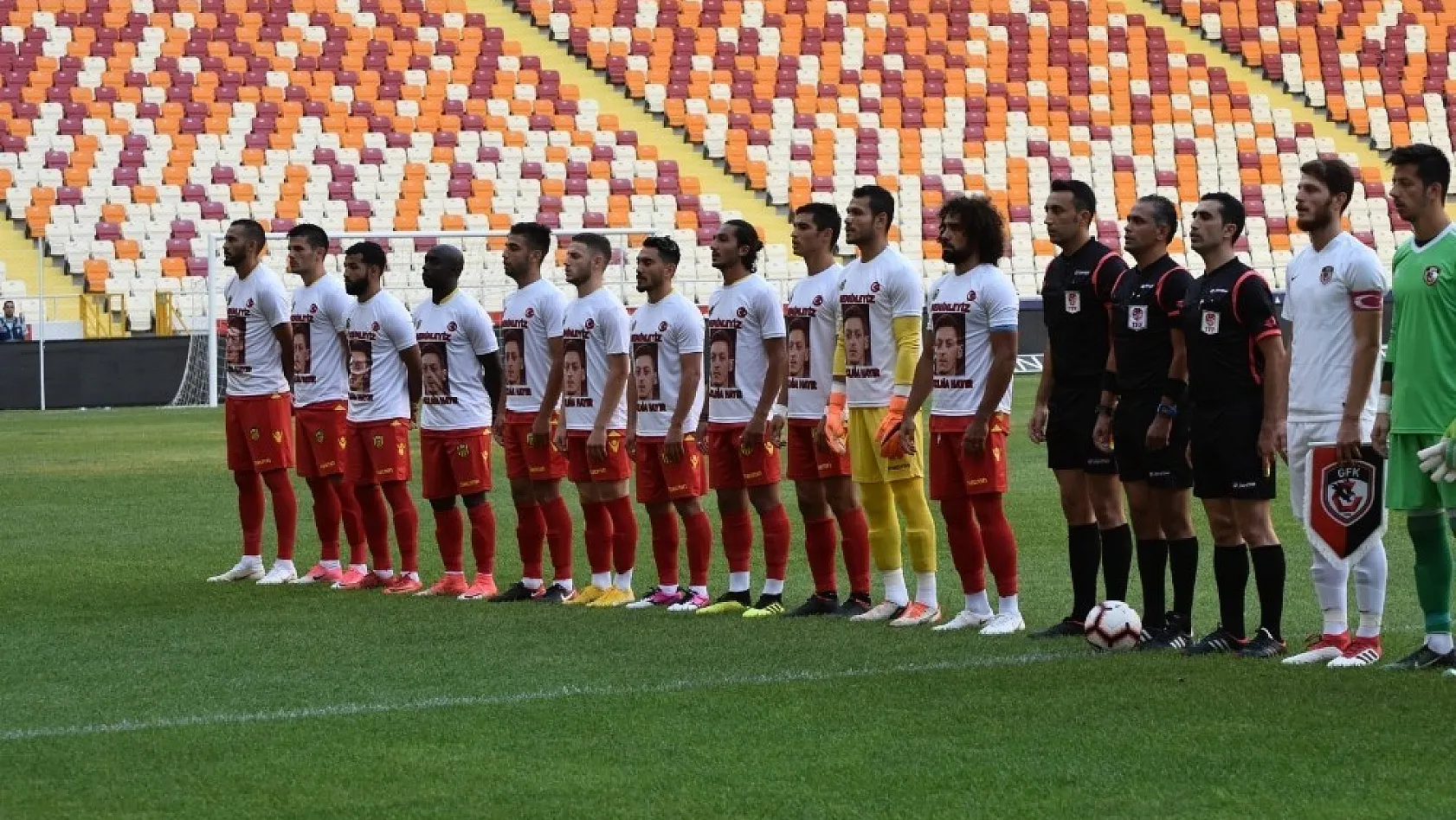 Yeni Malatyasporlu futbolculardan Özil'e destek 