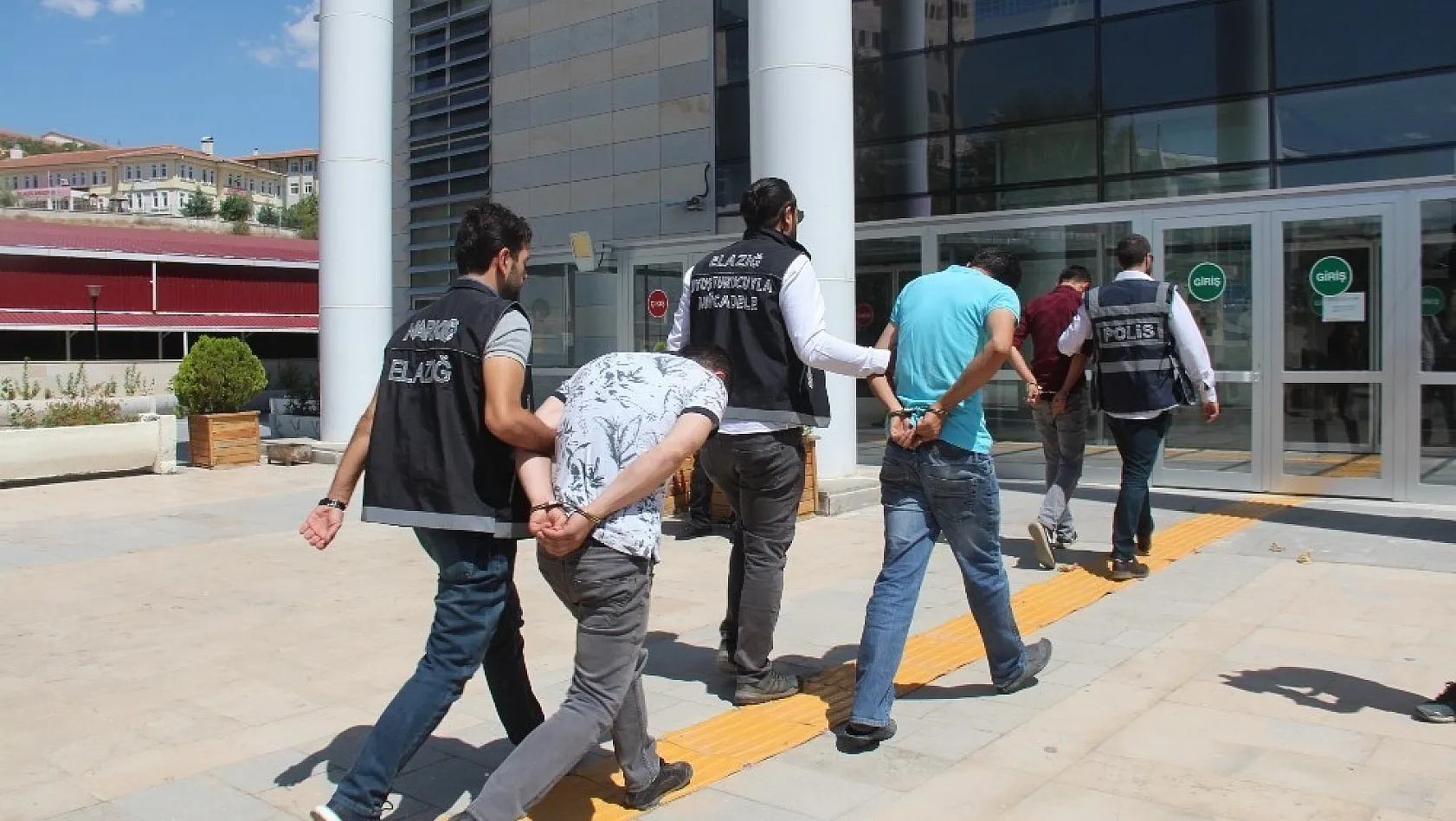 Elazığ'da uyuşturucu operasyonu: 2 şüpheli tutuklandı 