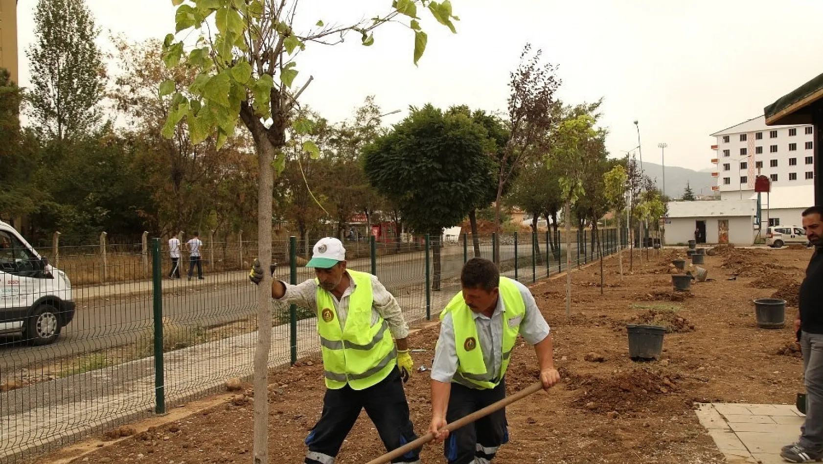 Millet Bahçesi'ne 2 bin ağaç dikilecek 
