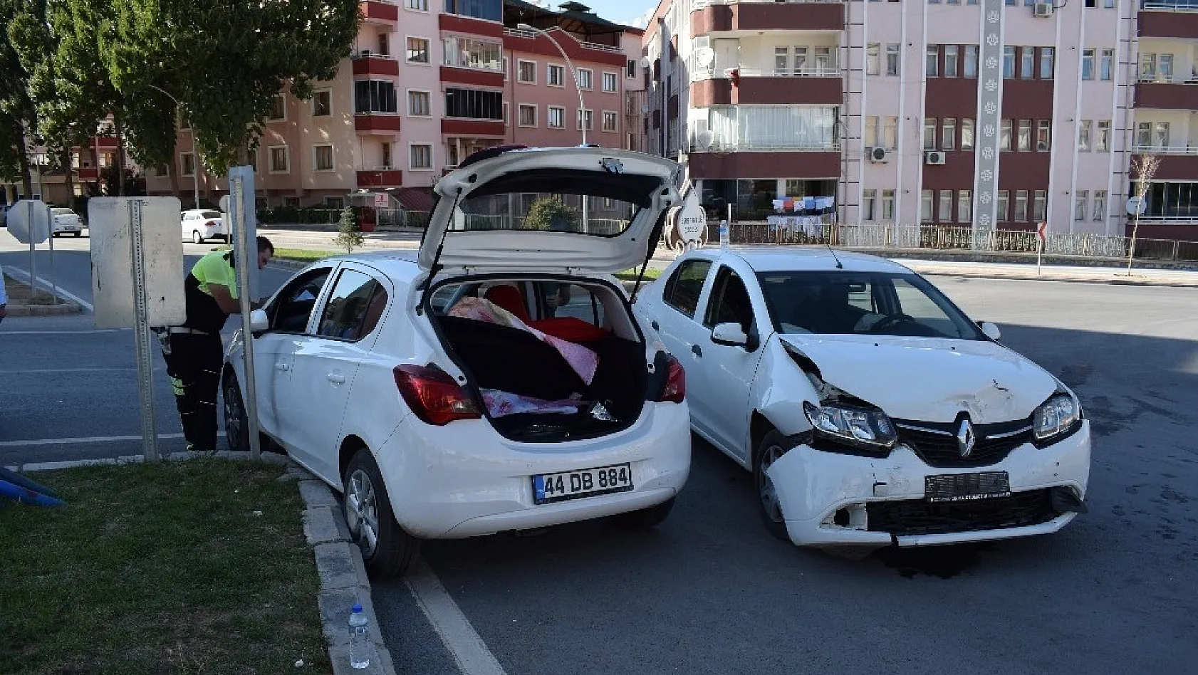 Malatya'da iki otomobil çarpıştı: 1 yaralı 