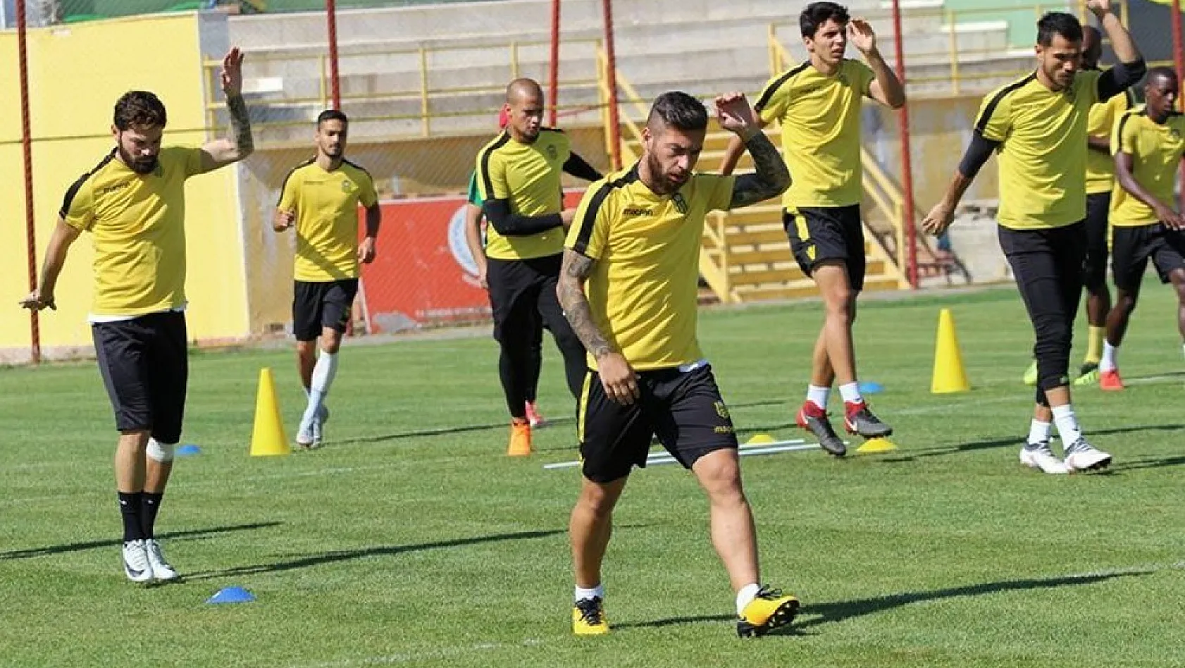 Evkur Yeni Malatyaspor'da Erol Bulut, futbolcularından daha fazla özveri istedi 