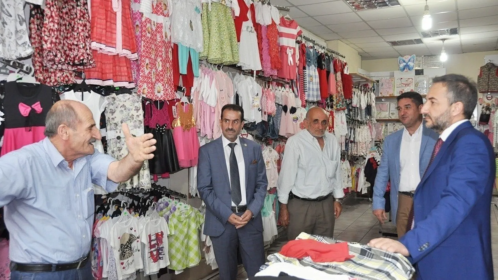 Başkan Arslan, Hastane Caddesindeki Esnafların Sorunlarını Dinledi