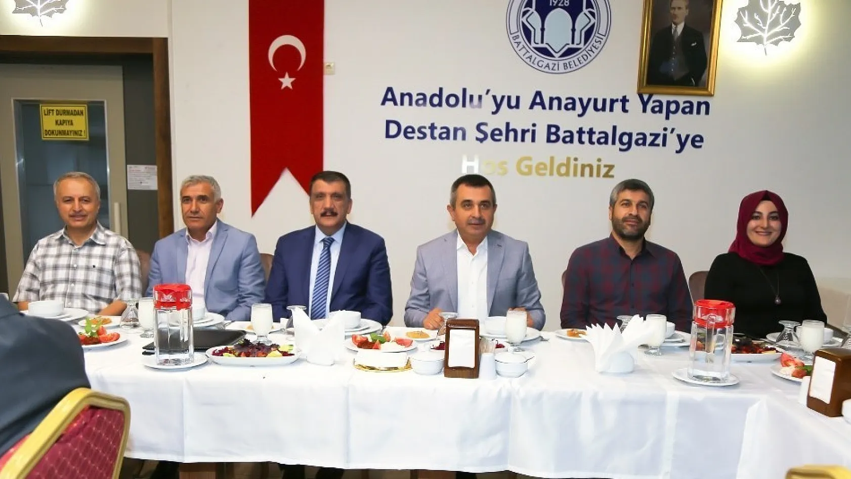 Gürkan, AK Parti yeni il yönetimi ile bir araya geldi 