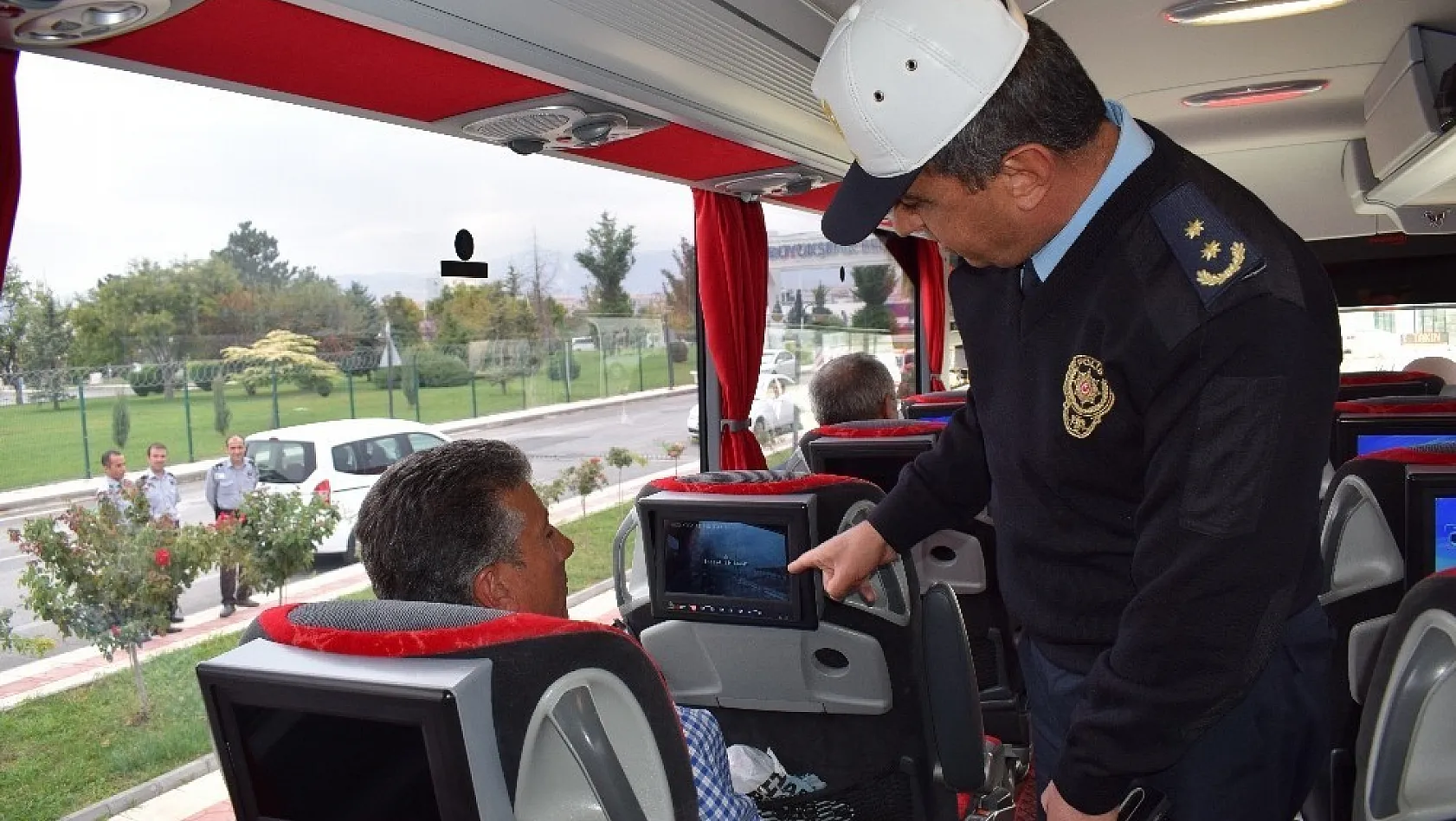Malatya'daki otobüslerin koltuklarında kamu spotu 