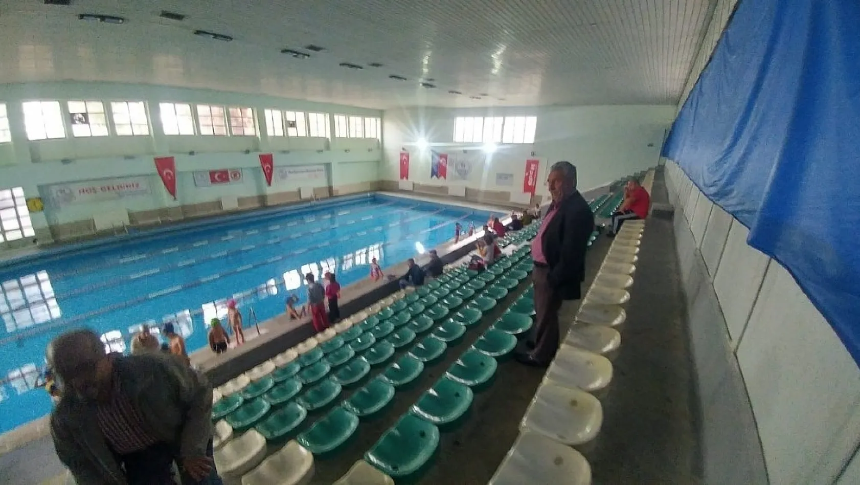 Osman Çağlı Kapalı Yüzme Havuzu yıkılıyor 