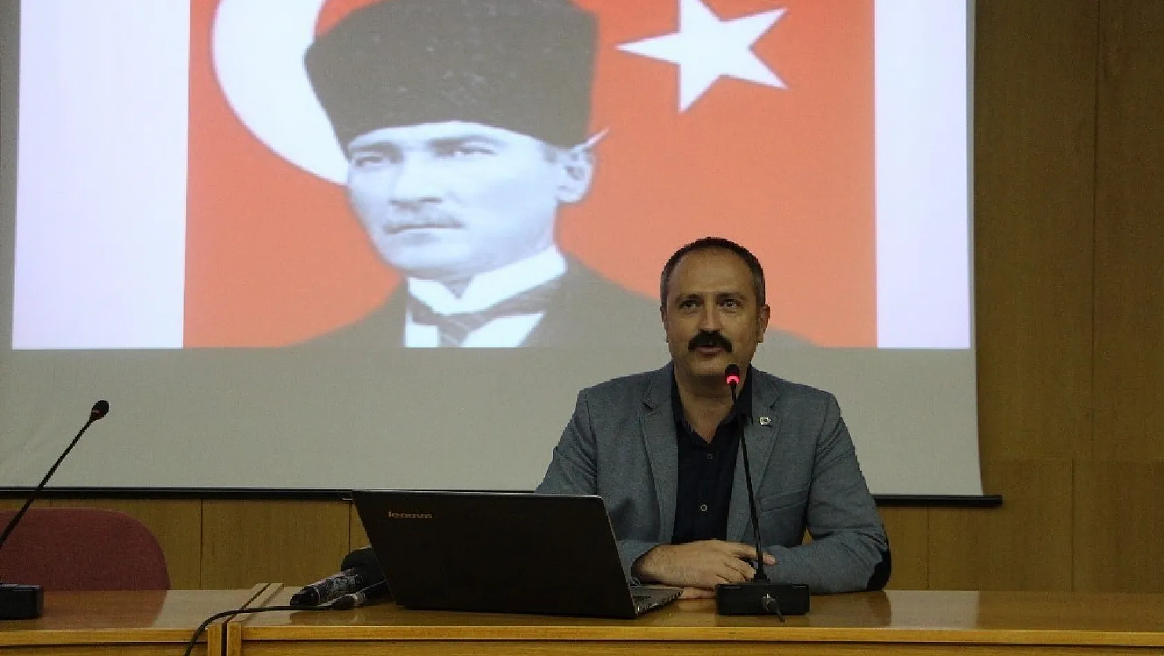 'Bir Şiir Atatürk' konferansı