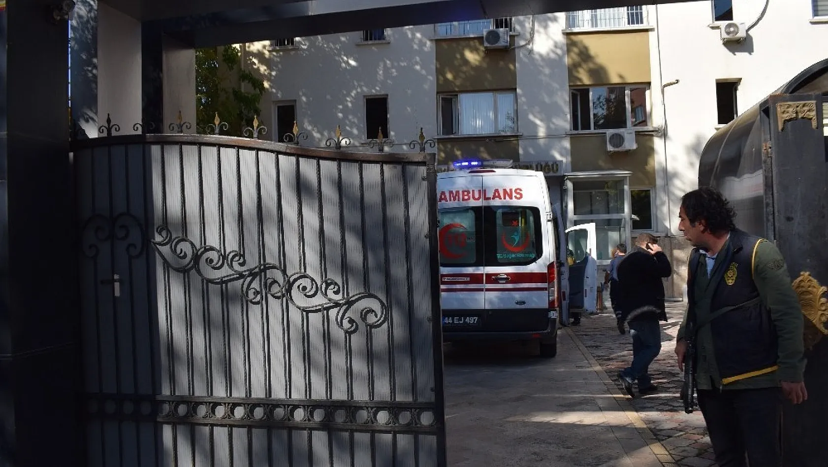 Malatya'da bıçaklı kavga: 1'i ağır 2 yaralı 