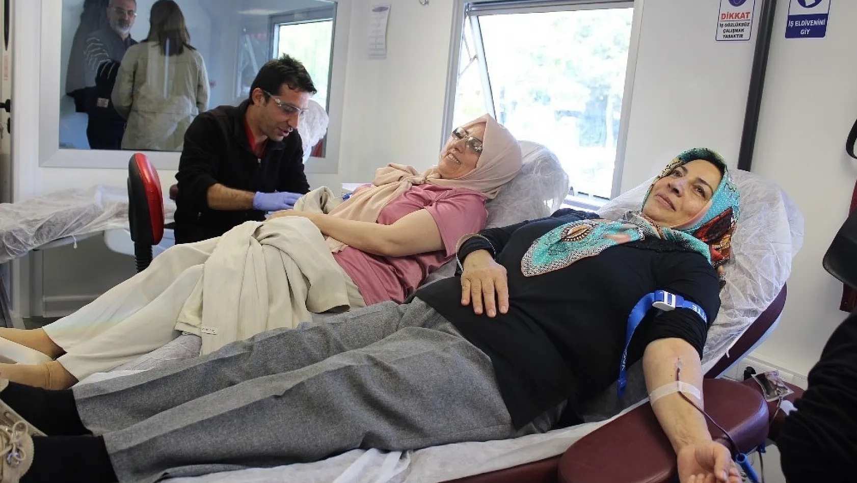 AK Partili Kadınlardan Kan Bağışına Destek