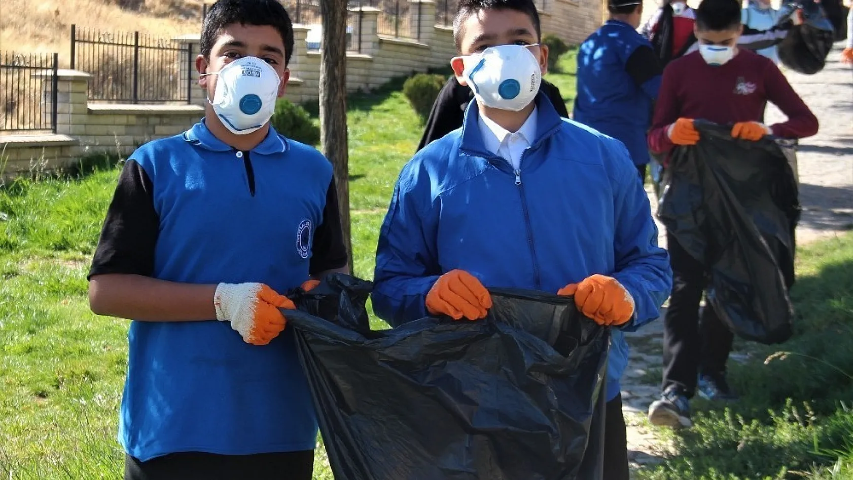 Öğrenciler, Harput'ta çöp topladılar