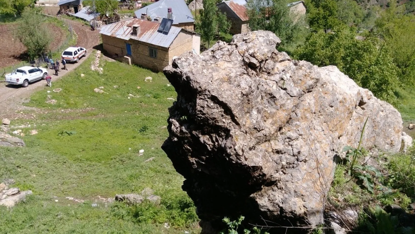 AFAD ekipleri kaya düşmesine karşı çalışma yaptı 