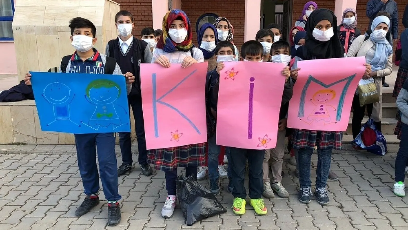 Öğrenciler, Lösemi'ye dikkat çekmek için maske taktı 