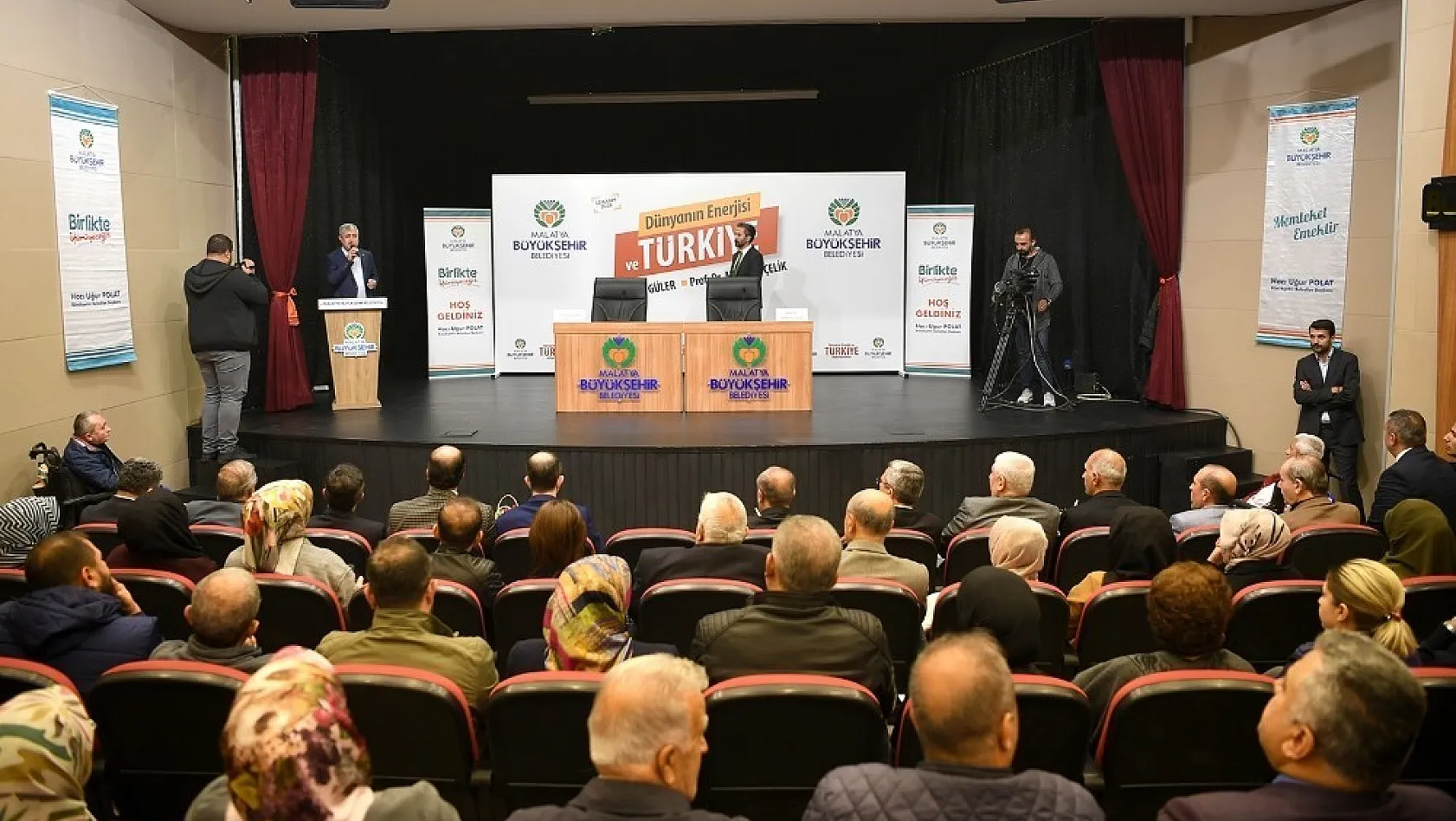 Dünyanın enerjisi ve Türkiye konulu konferans düzenlendi 