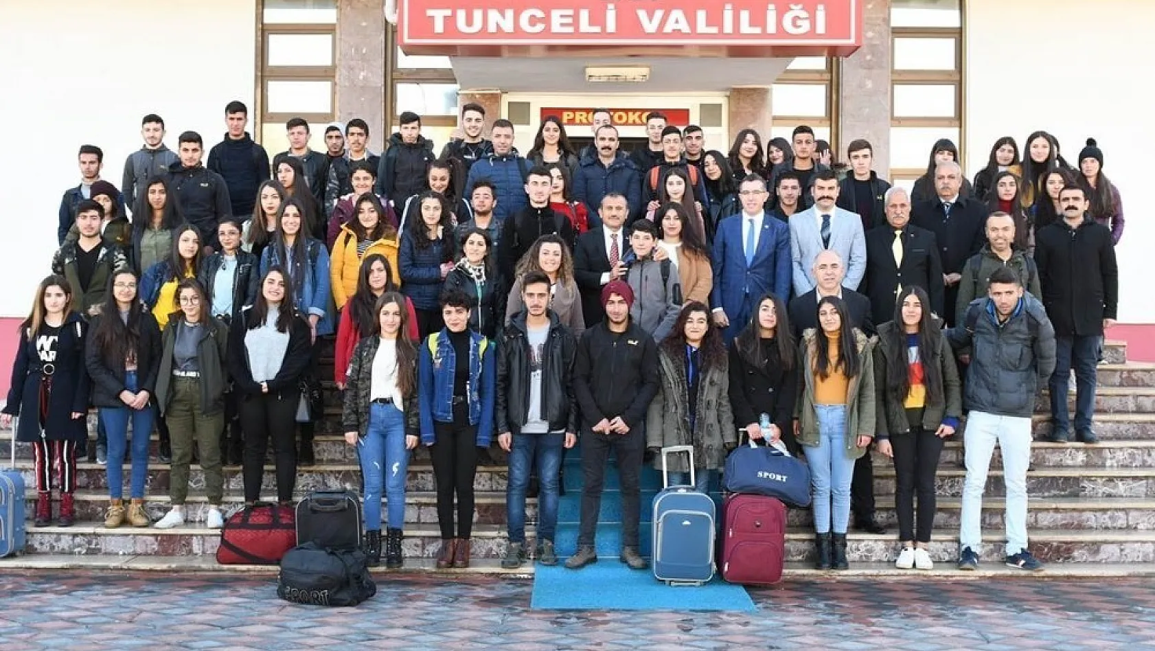 Tunceli'de 2 bin 19 öğrenciye uçakla yurtiçi gezisi 