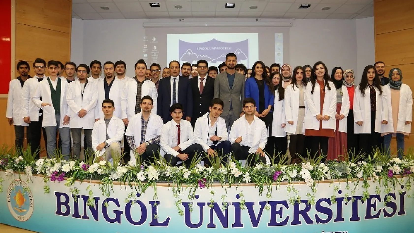 Bingöl Üniversitesi Diş Hekimliği Fakültesi'nin ilk öğrencileri önlük giydi 