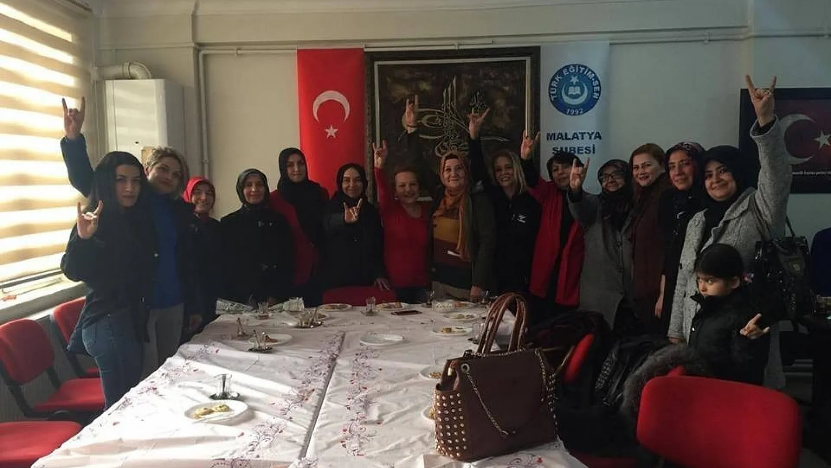 MHP'li kadınlardan Türk Eğitim Sen'e ziyaret 