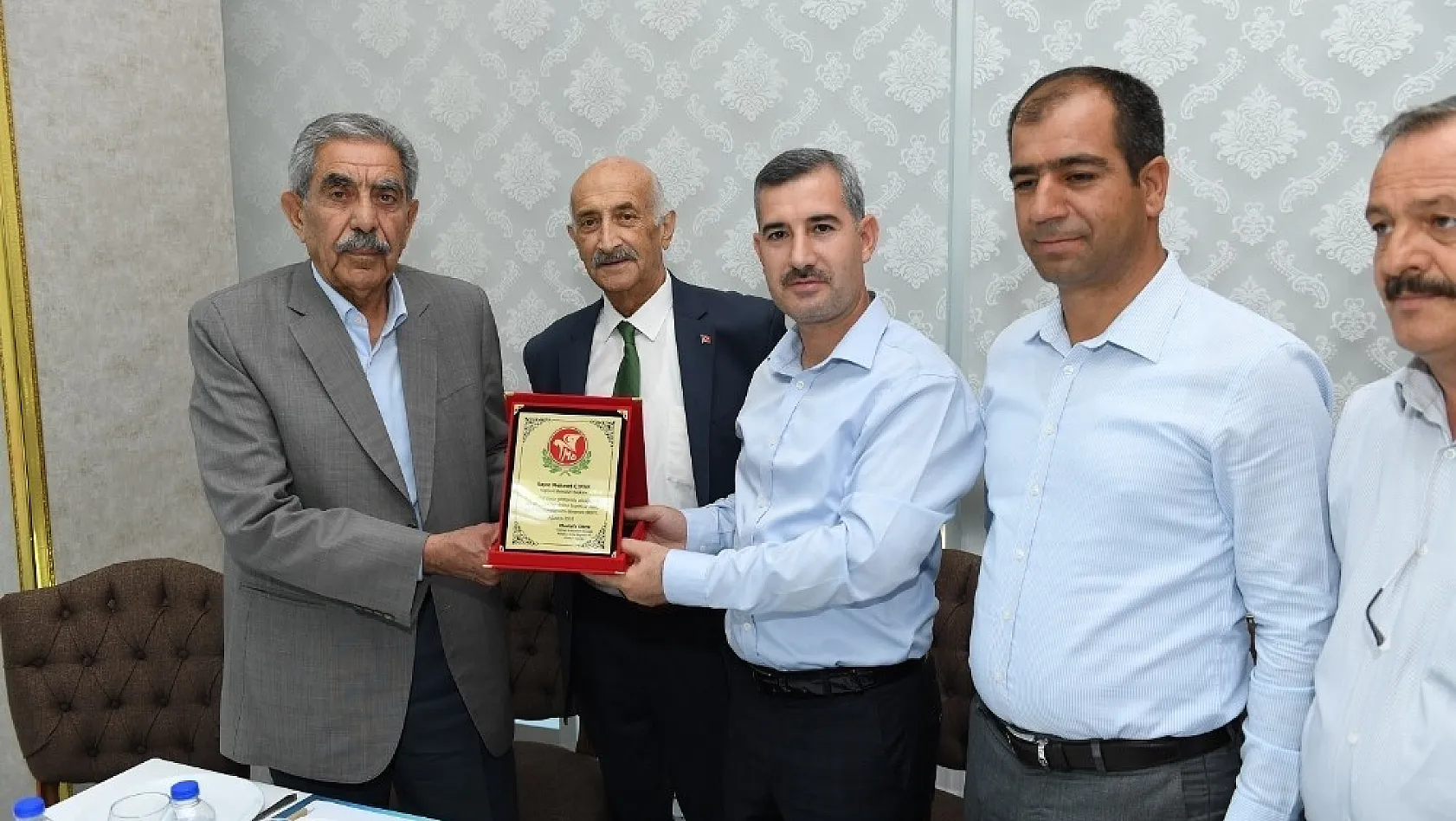 Belediye Başkanı Mehmet Çınar'dan muhtarlarla istişare toplantısı 