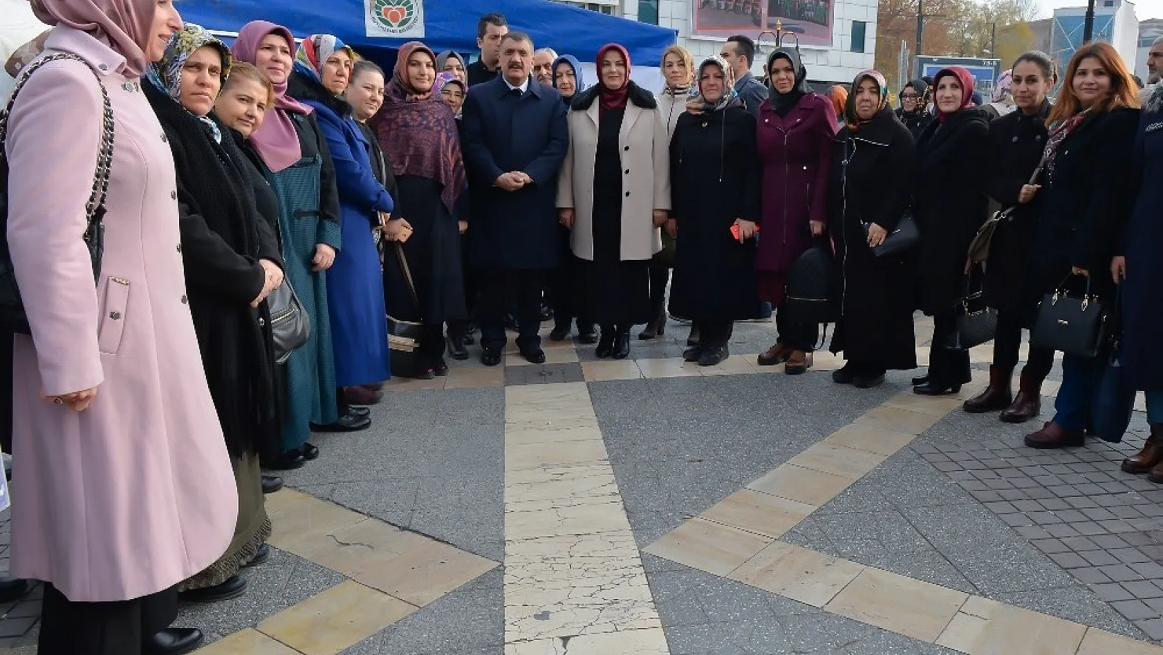 AK Partili kadınlardan Yerli Malı haftası etkinliği 