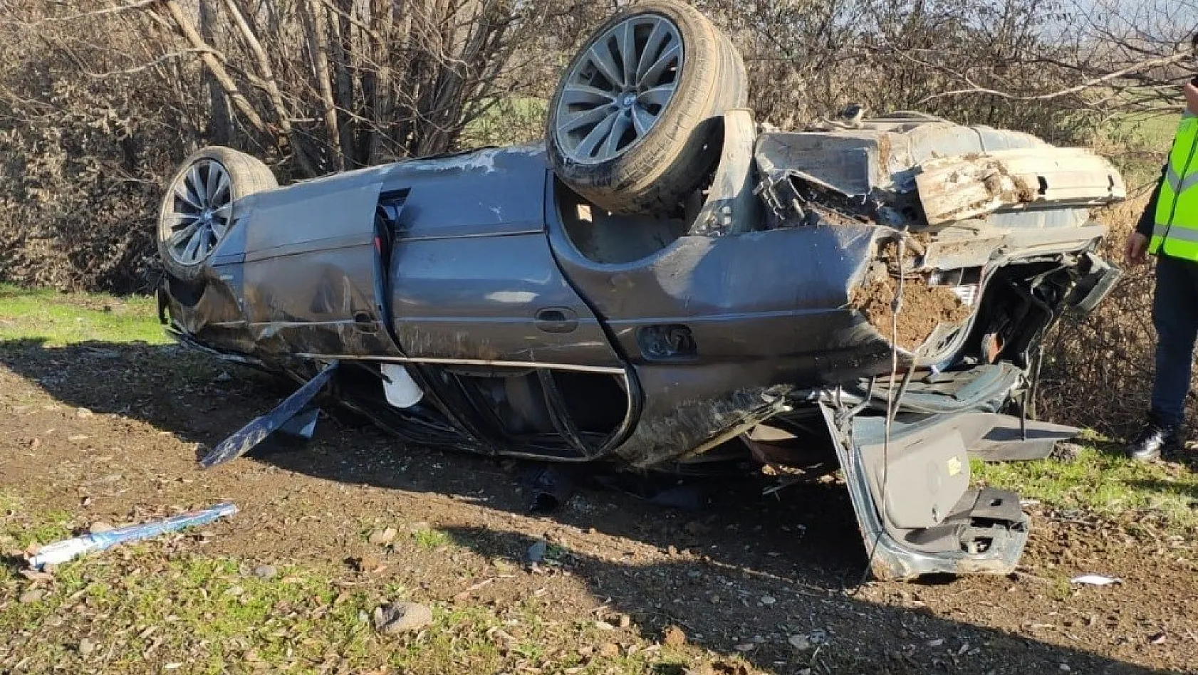 Bingöl'de otomobil takla attı: 1 ölü 