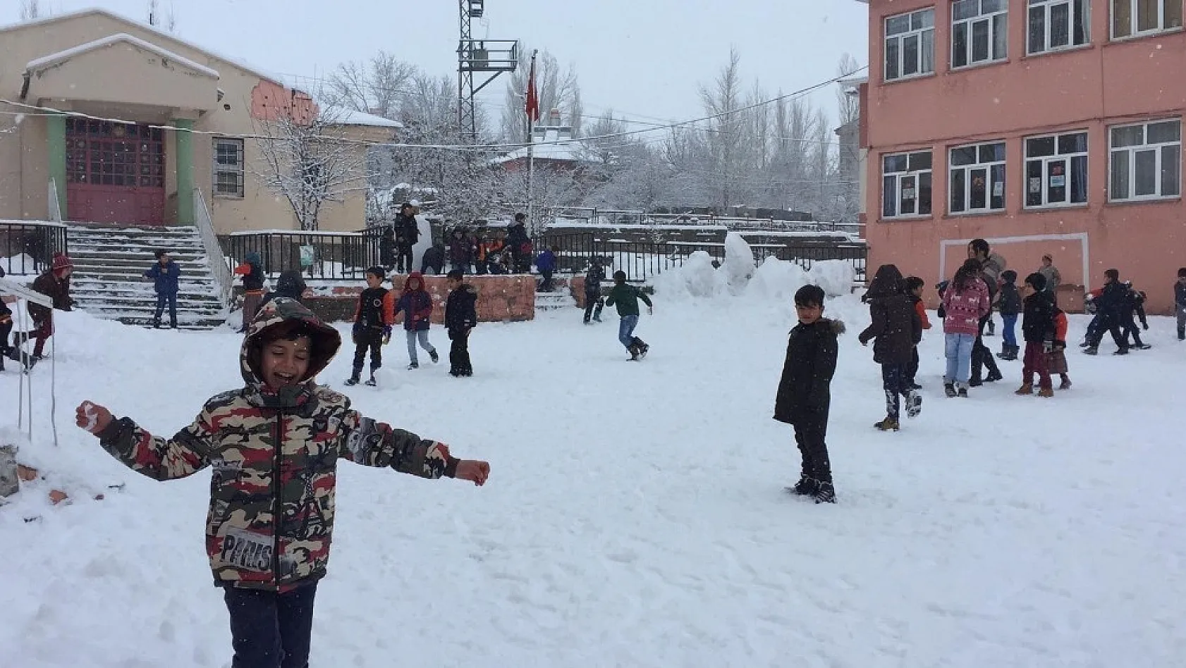 Kar yağışına en çok çocuklar sevindi 