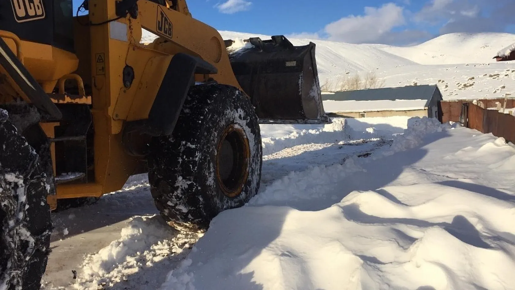 Bingöl'de kar nedeniyle kapanan 73 köy yolu ulaşıma açıldı 