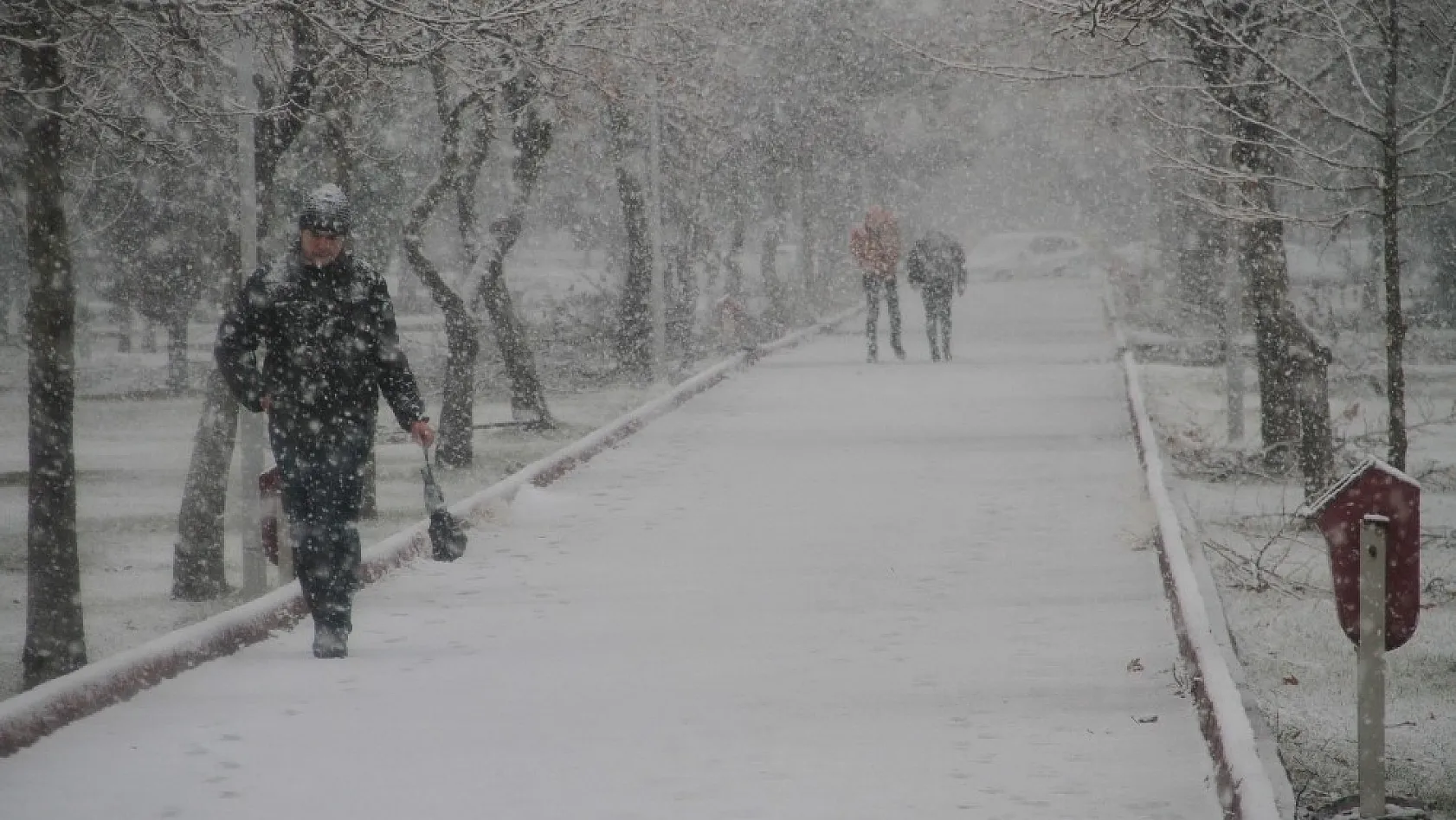 Kar, 243 köy yolunu ulaşıma kapadı