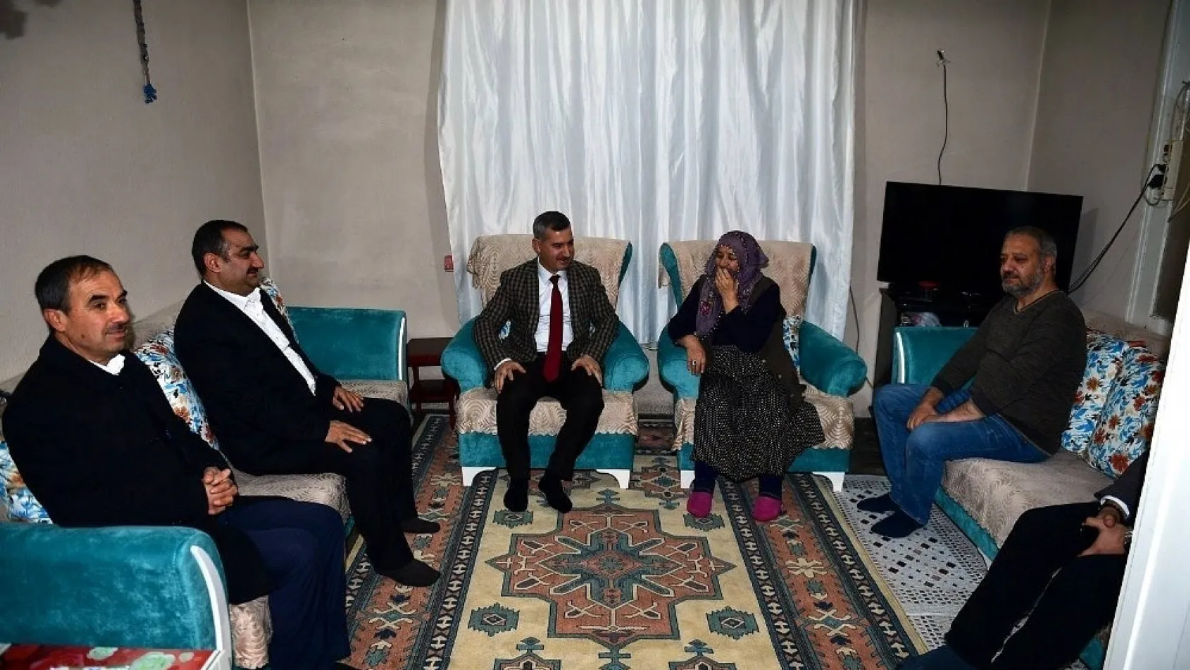 Başkan Çınar'dan 'çat-kapı' ev ziyaretleri 