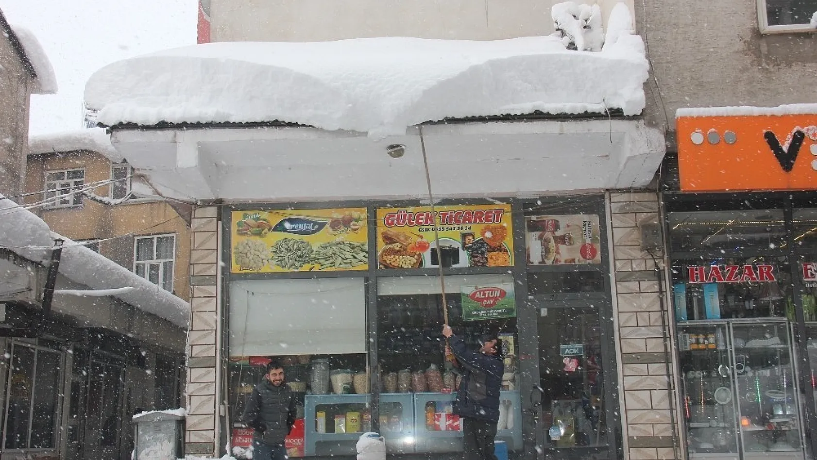Bingöl'de kar 1 metreyi aştı, 281 köy yolu ulaşıma kapandı 