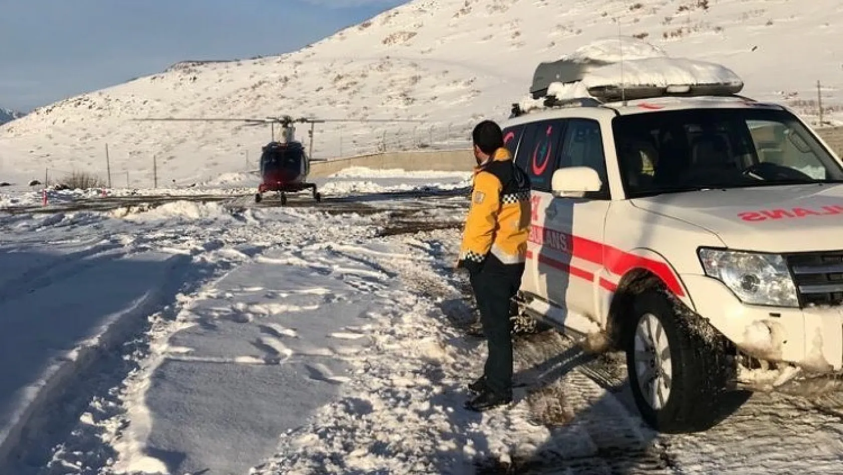 73 yaşındaki hasta ambulans helikopterle kurtarıldı 