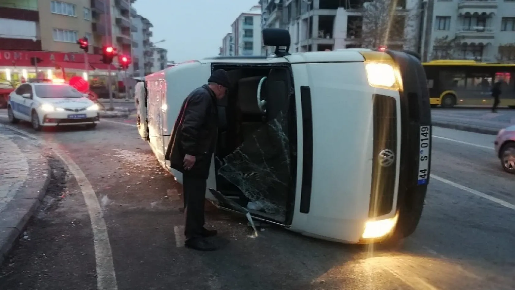 Malatya'da minibüsler çarpıştı: 2 yaralı 