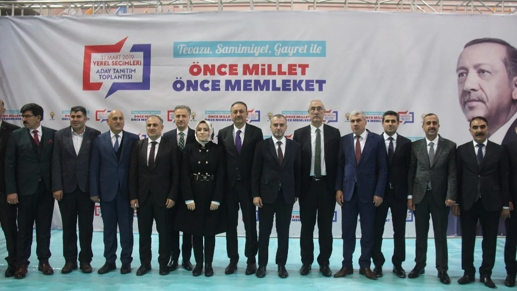 AK Parti Bingöl'de başkan adaylarını tanıttı 
