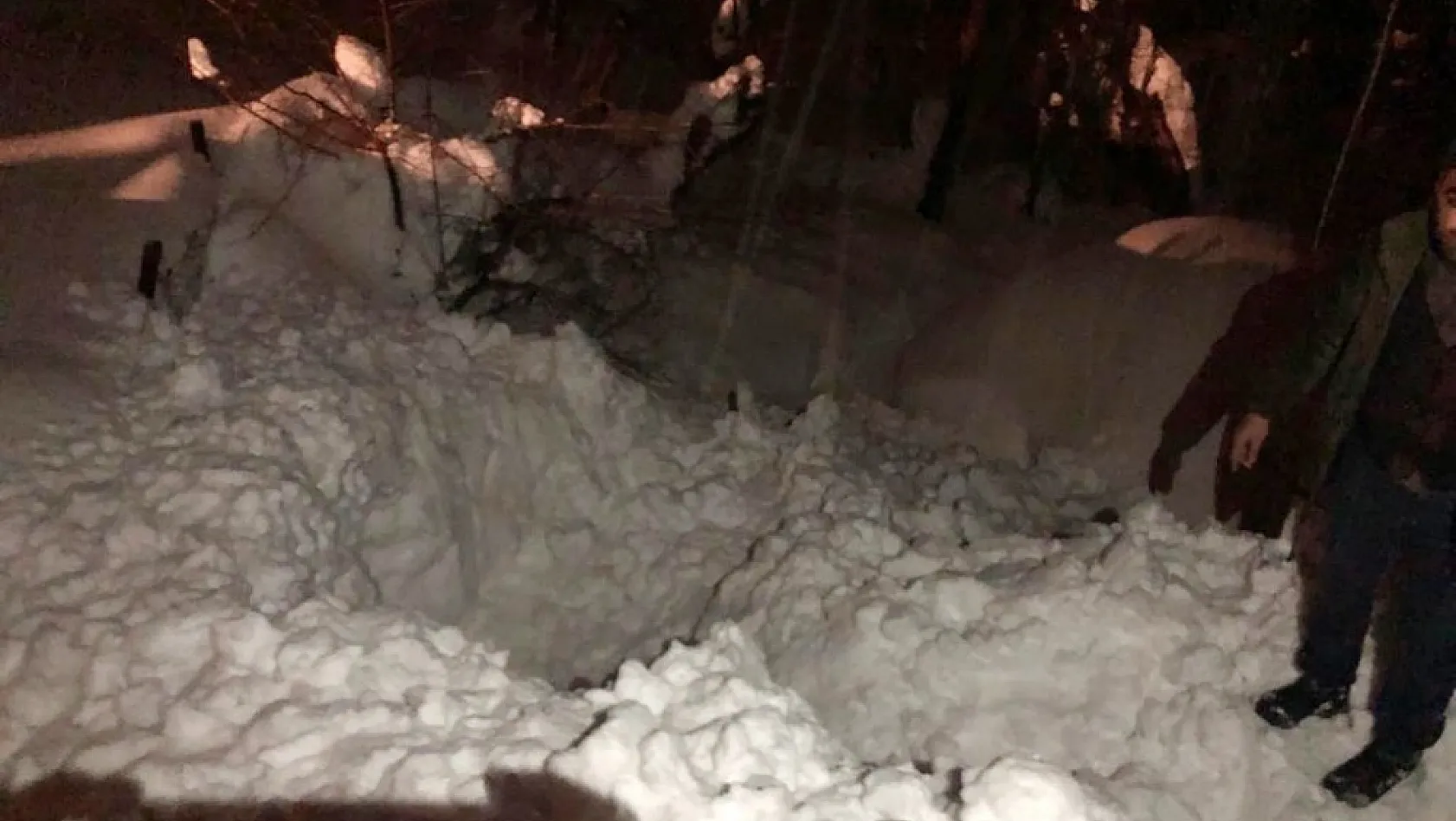 Çatıdan düşen kar kütlesi altında kalan yaşlı kadın öldü 
