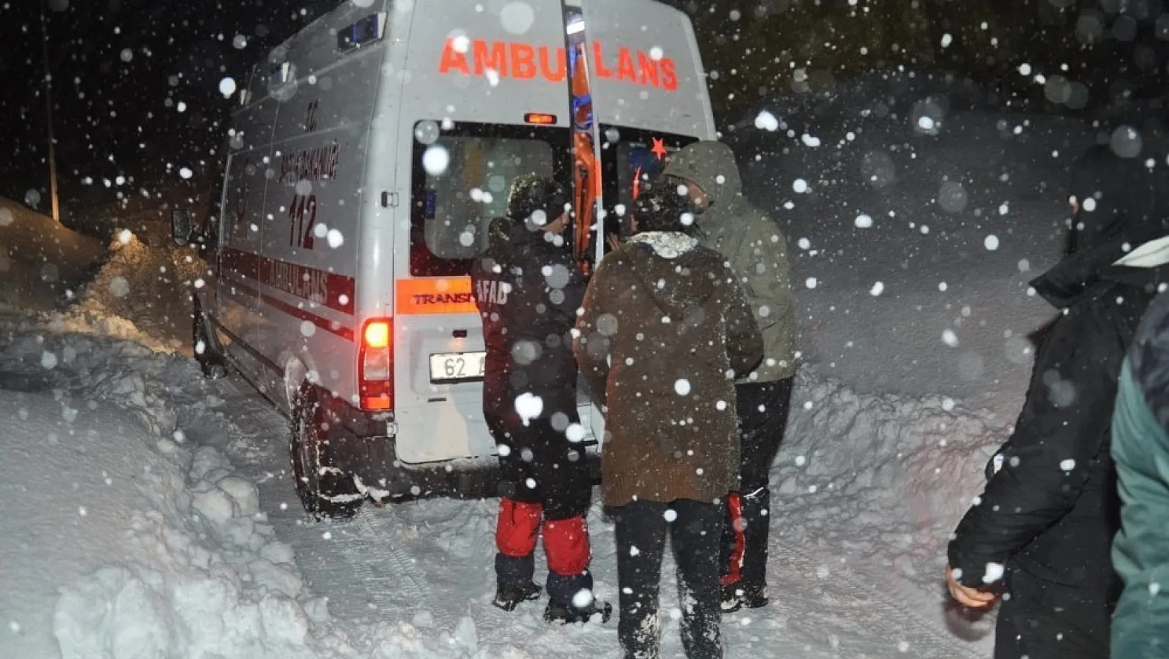 Tunceli'de kar ve tipiye yakalanan 301 kişi kurtarıldı 