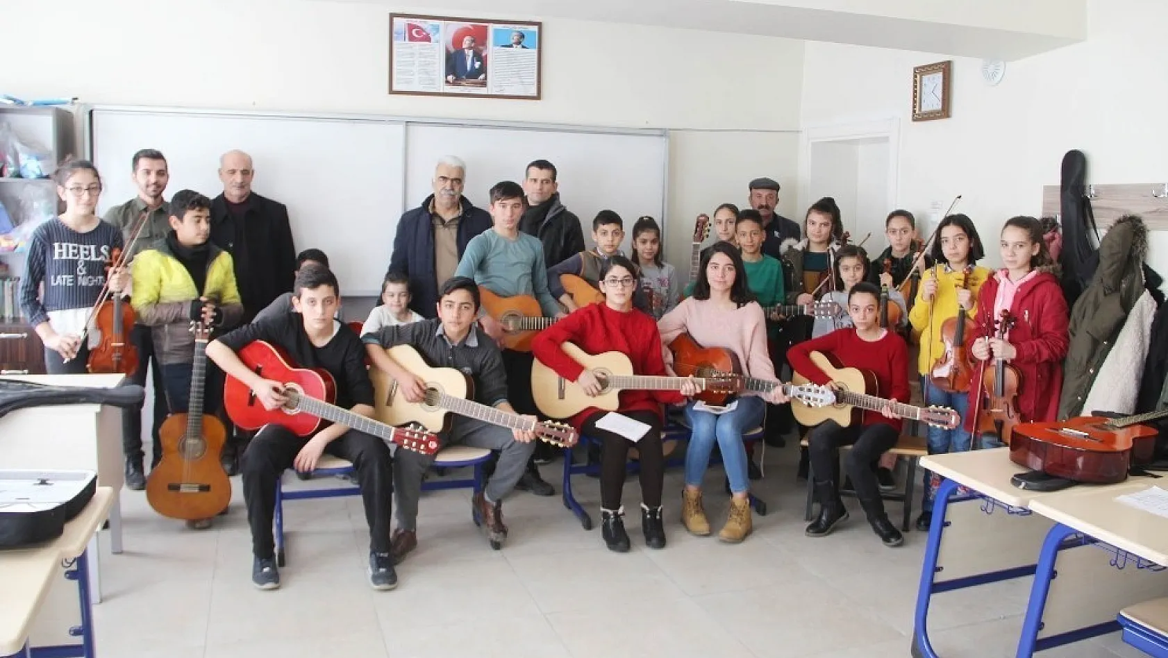 Hediye enstrümanlarla 120 öğrenci müzikle tanıştı 
