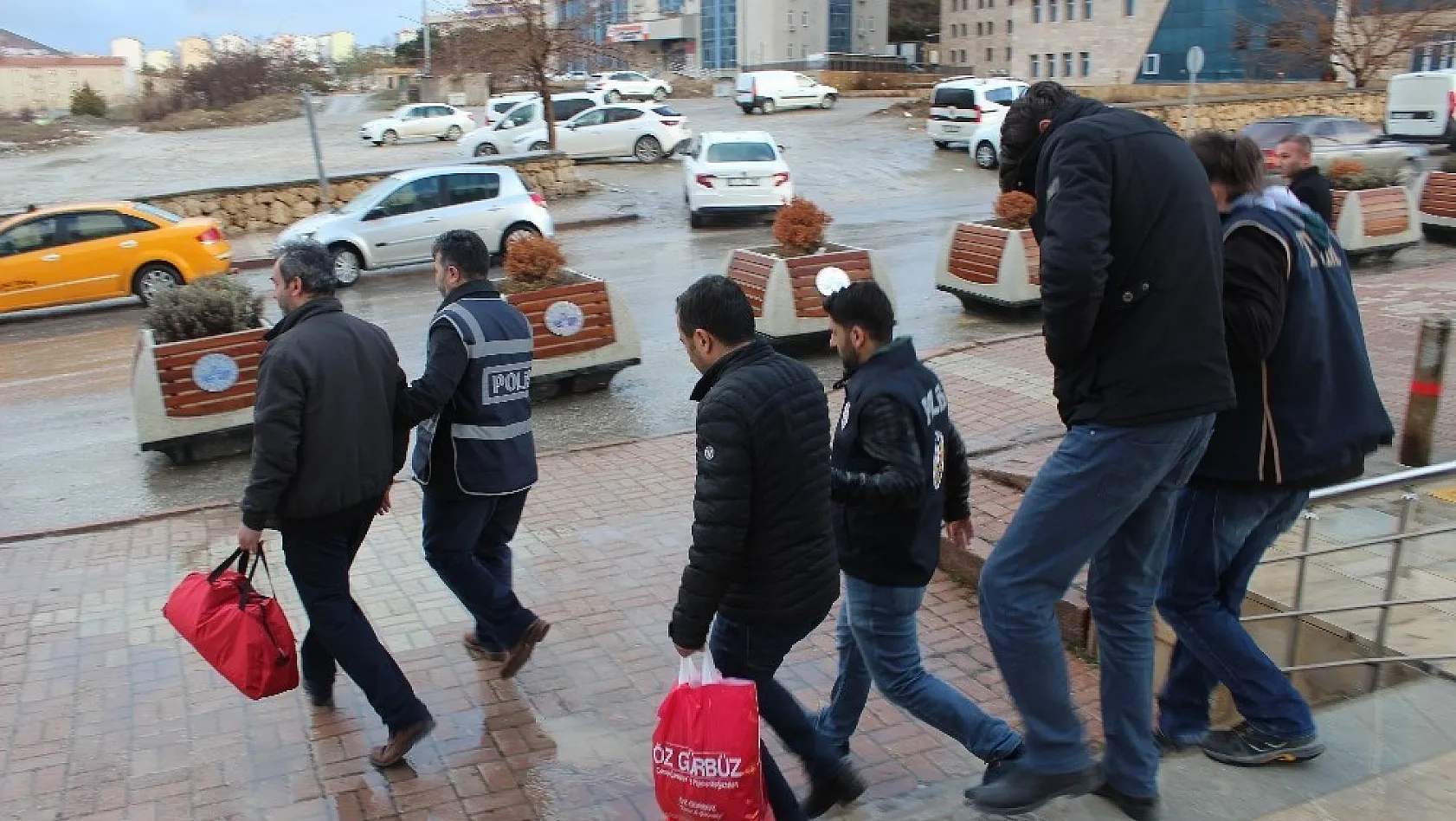 Elazığ'da FETÖ operasyonu: 3 tutuklama 
