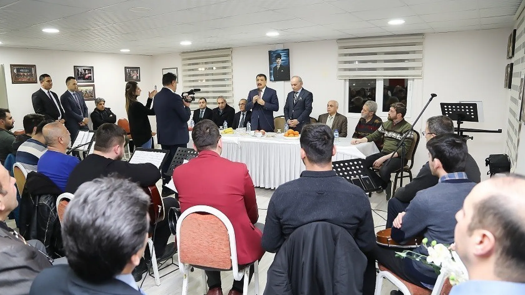 Belediye Başkanı Gürkan sanatçılarla bir araya geldi 