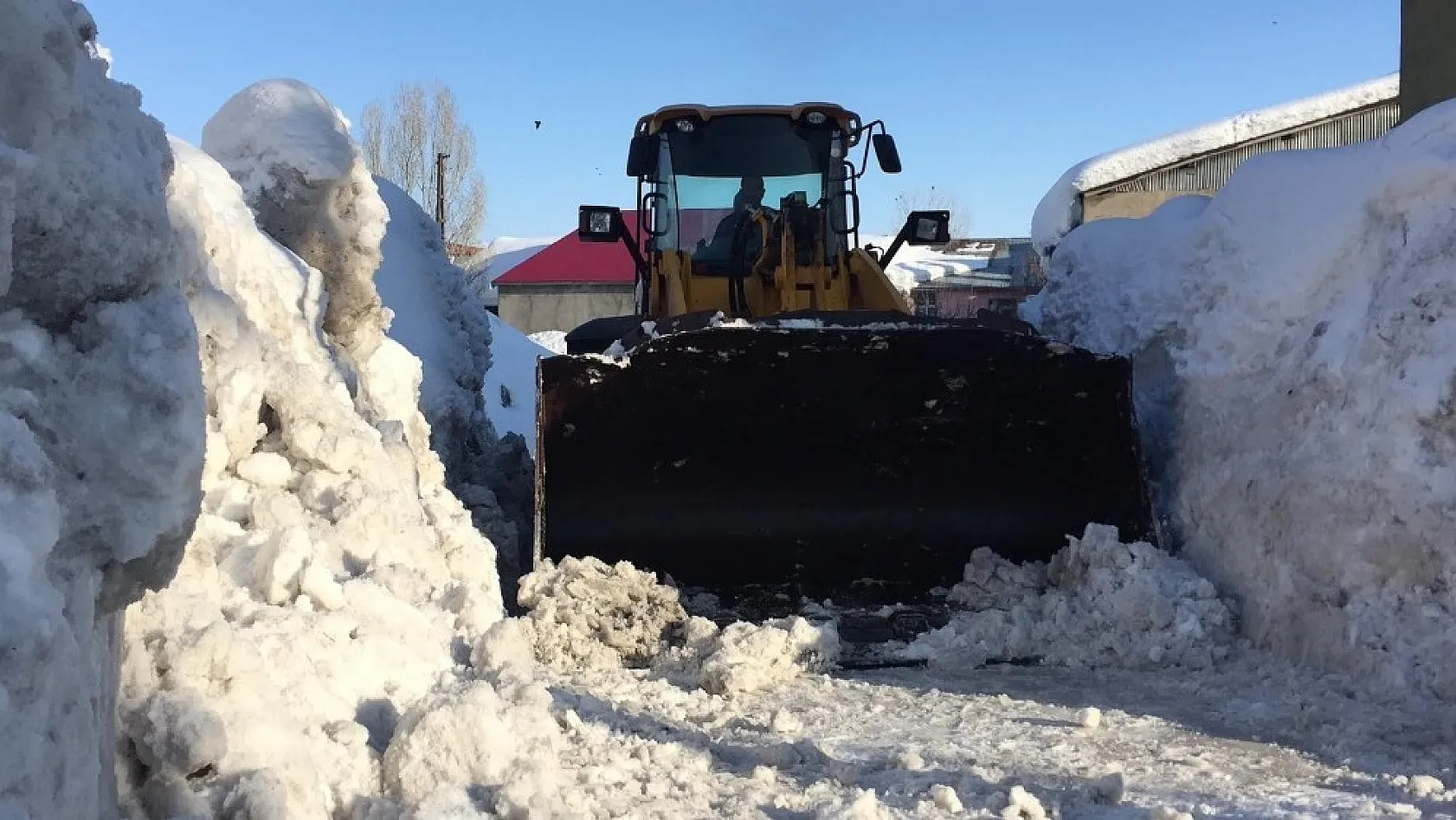 Bingöl'de kar nedeniyle kapanan 150 köy yolu ulaşıma açıldı 