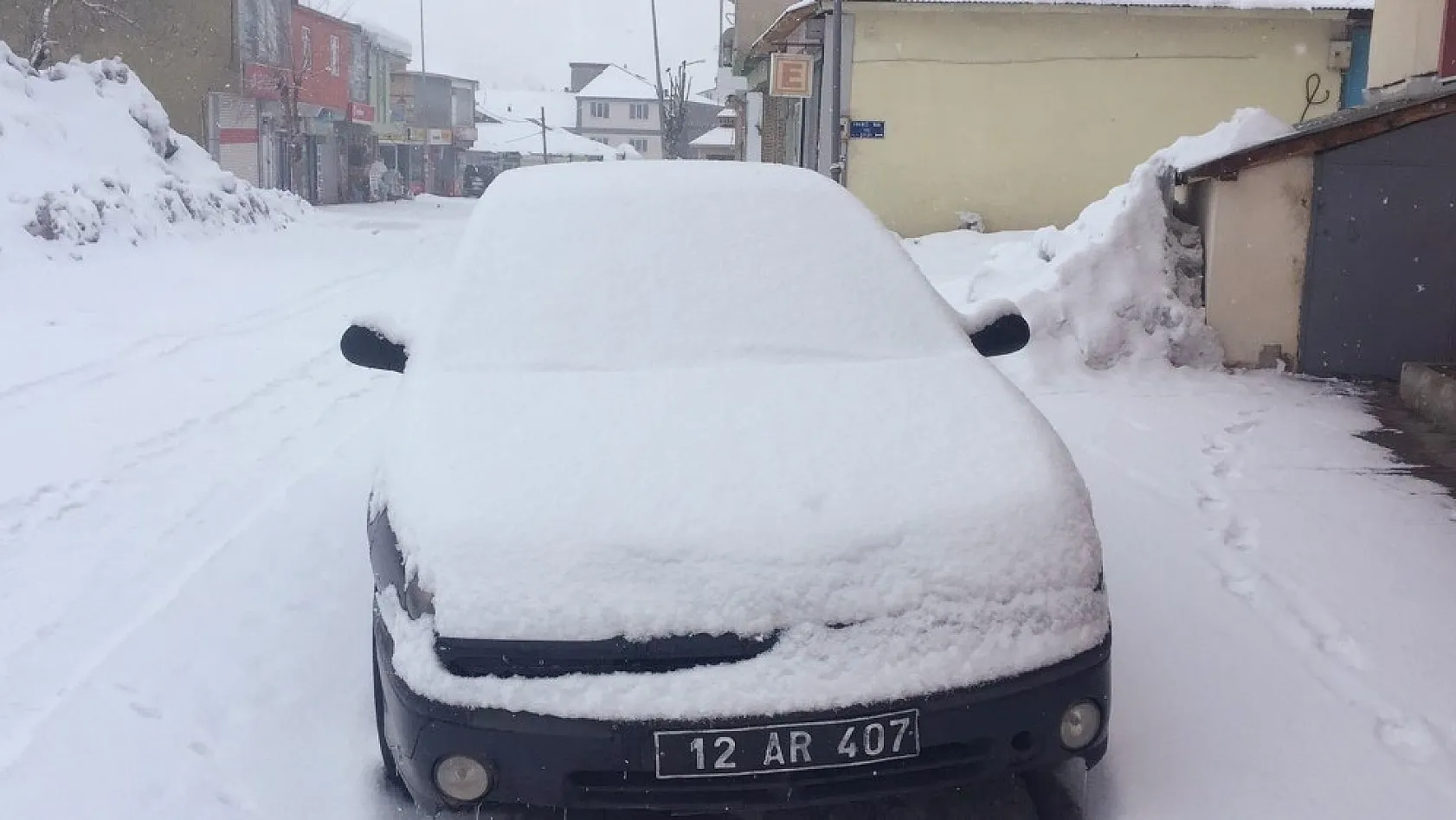 Karlıova'da kar tekrar etkisini gösterdi 