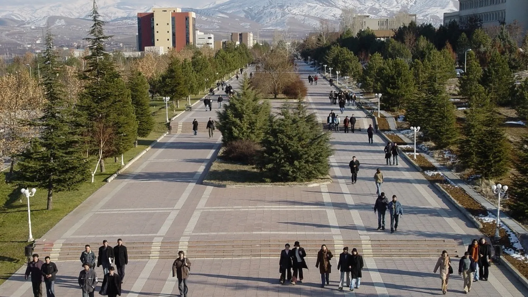İnönü Üniversitesi, ÜniAr 2019'da ilk 10 da yer aldı 