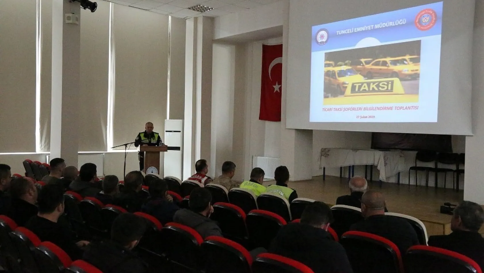 Tunceli'de taksi şoförleri bilgilendirme toplantısı 