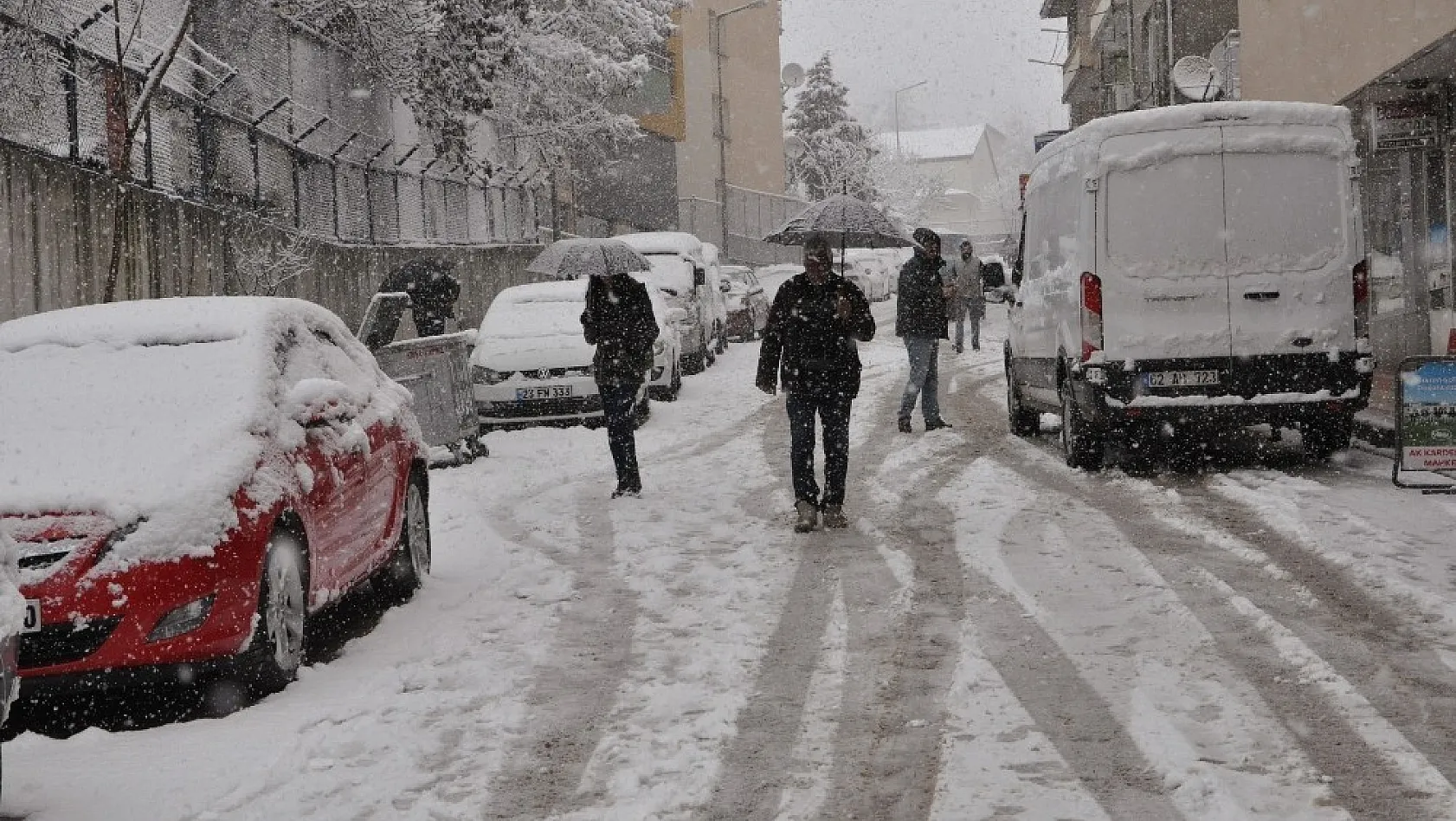 Tunceli'de kar 150 köy yolunu ulaşıma kapattı 
