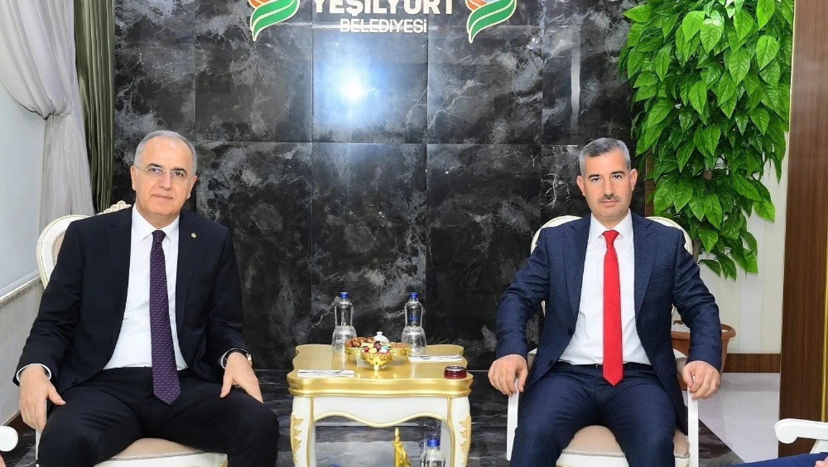 Başkan Çınar, Voleybol Federasyonu Başkanı Üstündağ'ı ağırladı 