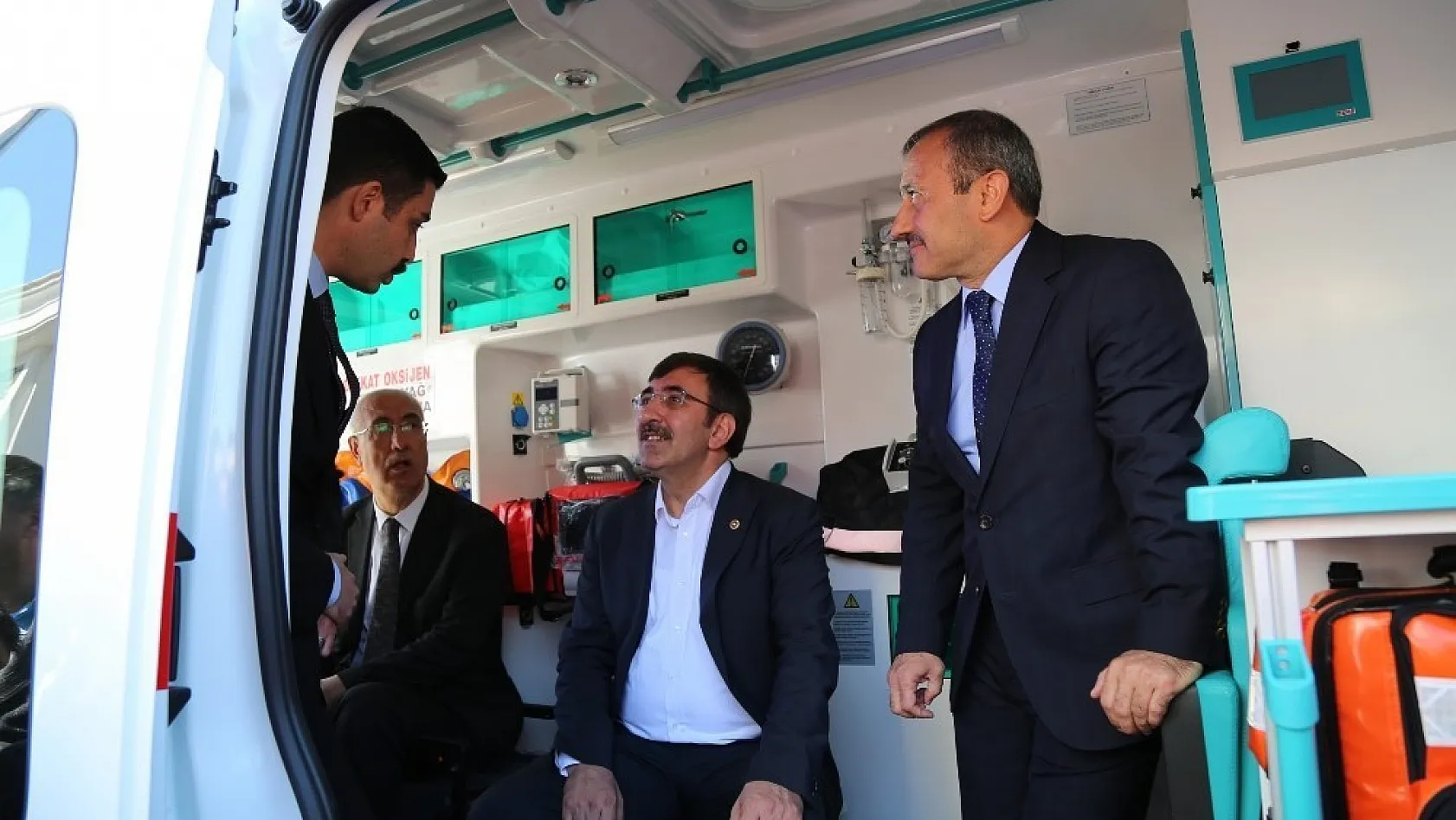 Tunceli'de 8 yeni ambulans hizmete girdi 