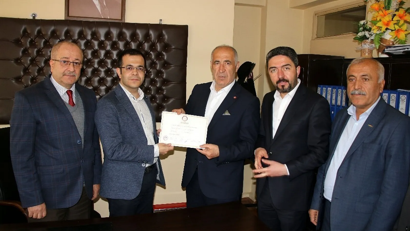 Hekimhan Belediye Başkanı Karadağ mazbatasını aldı 