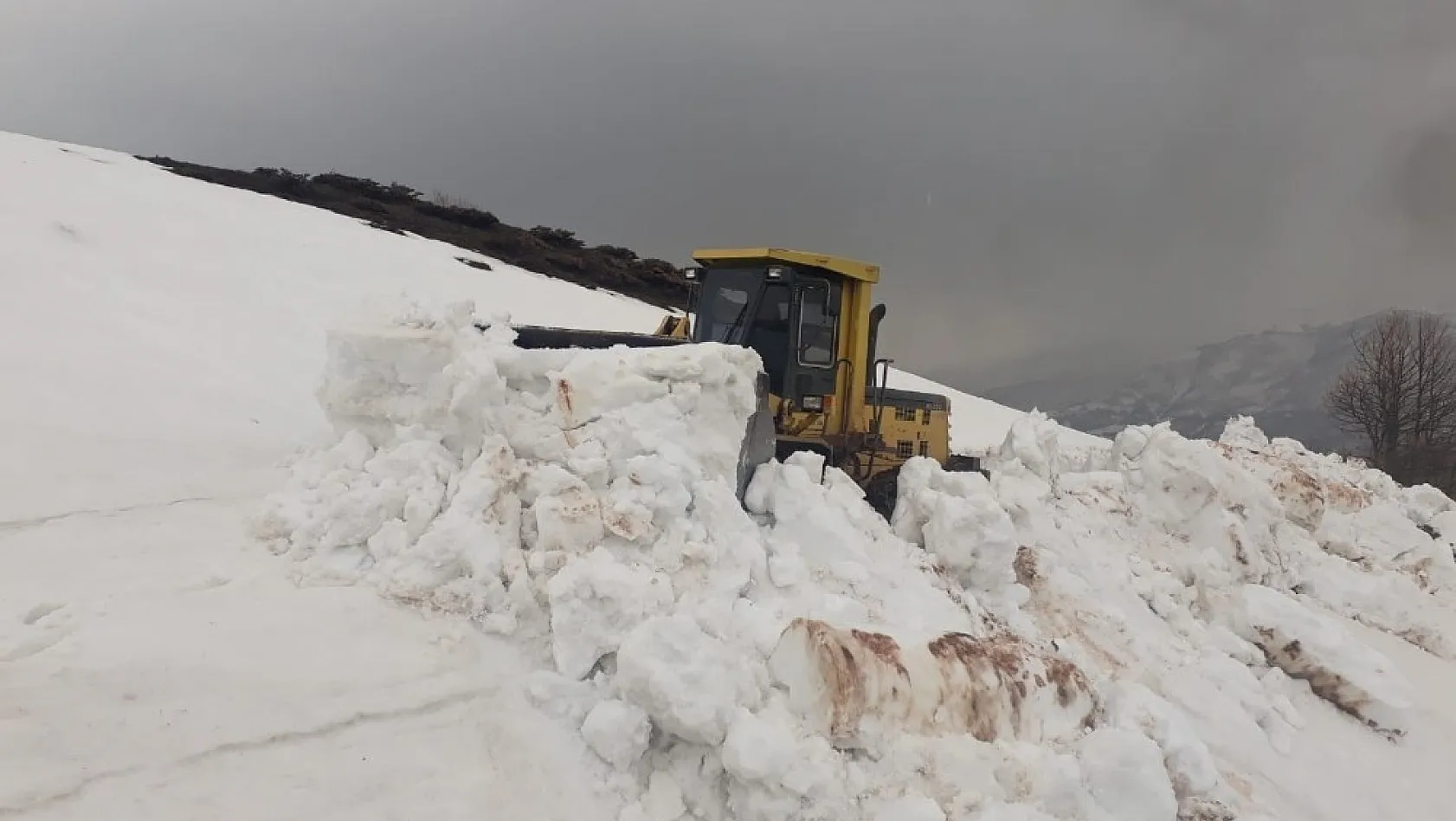 Karlıova'da çığ, Yedisu'da karla mücadele 